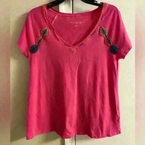 Soft surroundings t shirt v‎ neck embroidered 100% cotton Medium